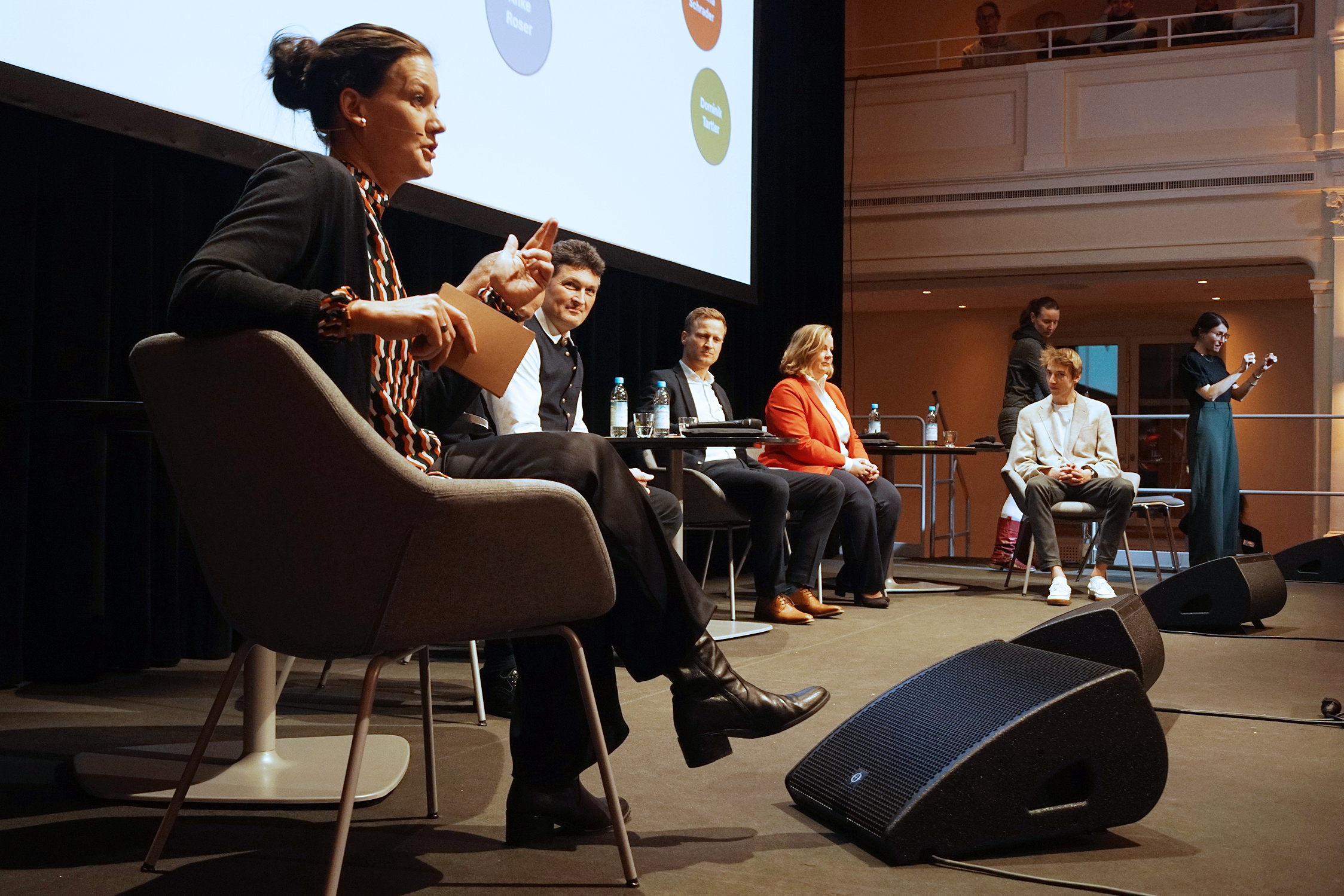 Anke Roser moderiert