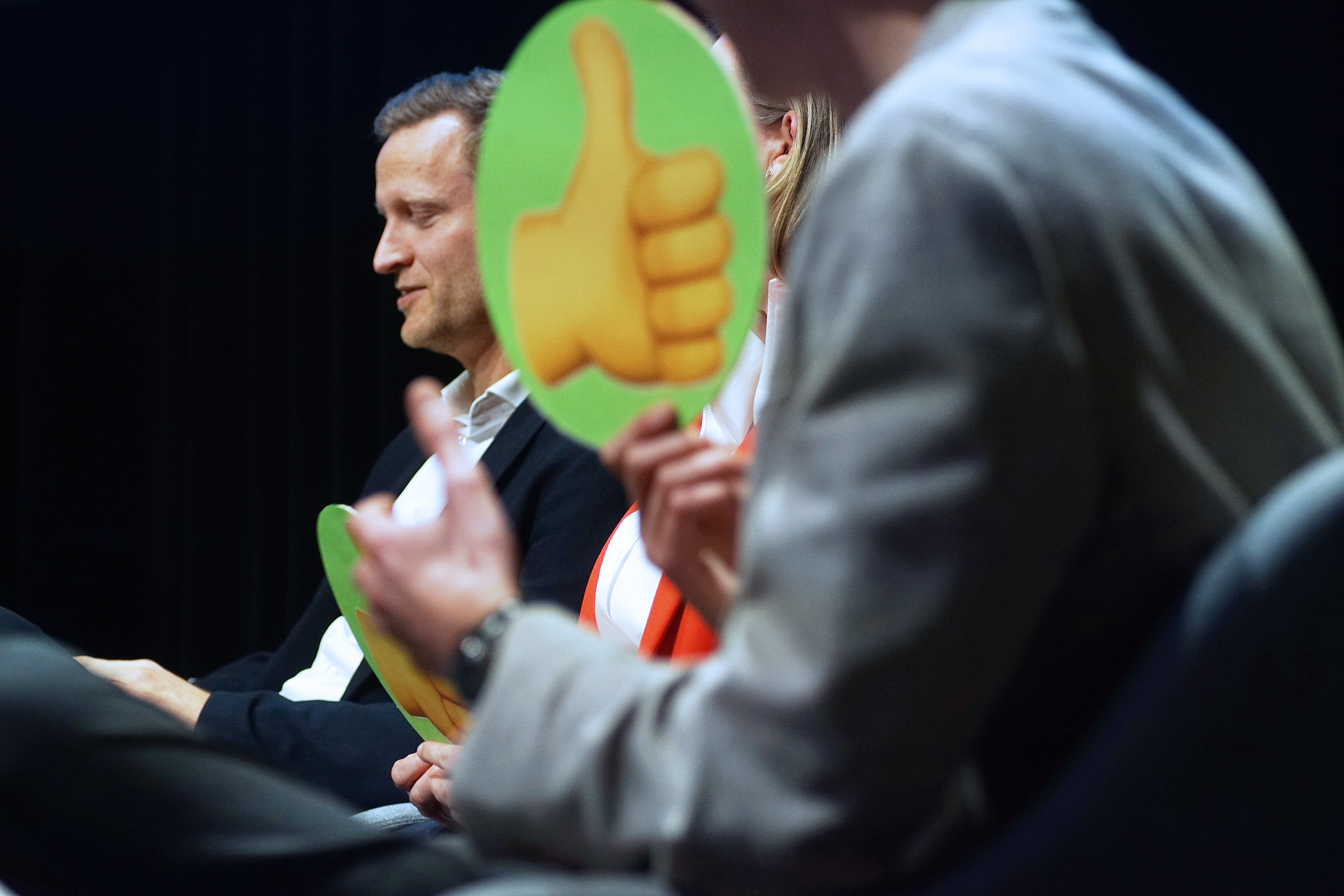 Mit Ja-Nein-Kärtchen wurde abgestimmt