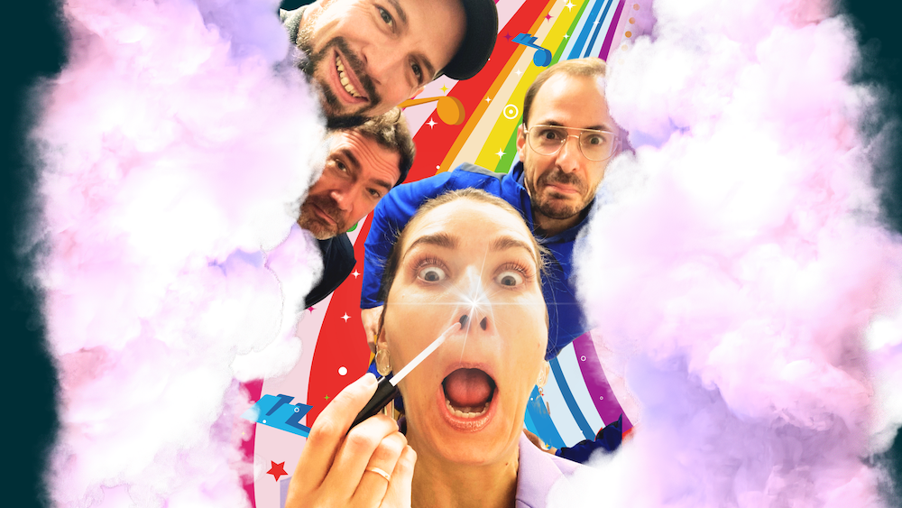 Collage mit rosa Nebel, Regenbogenfarben und mit lustigen Grimassen dreiblickende Künstler.