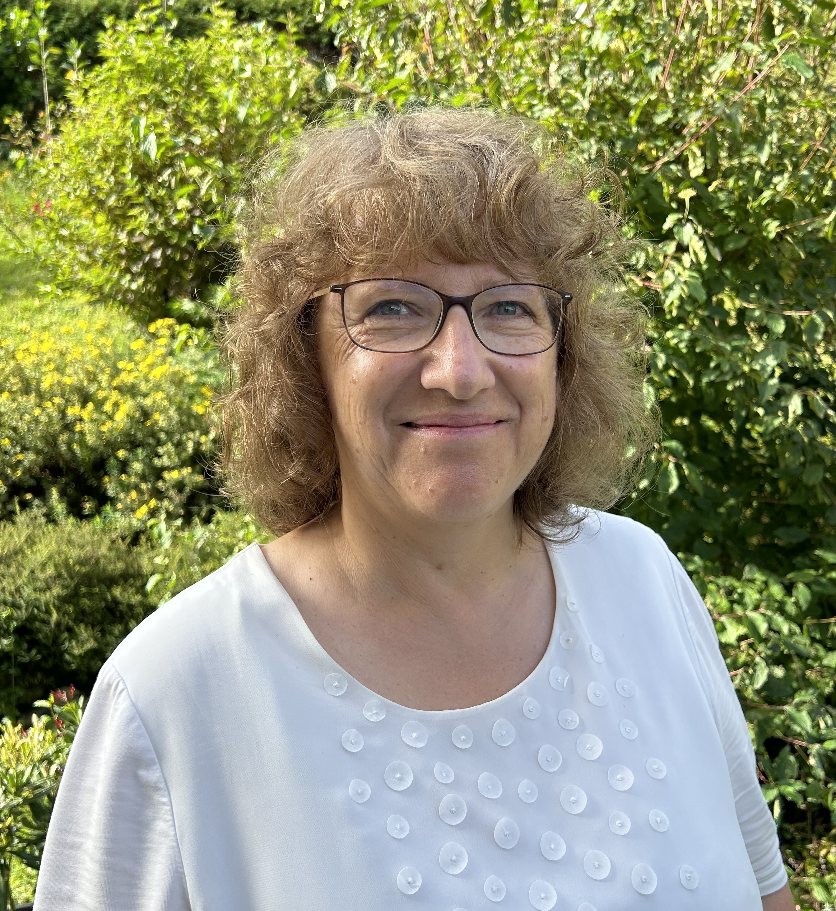 Porträtfoto von Jutta Schröppel.