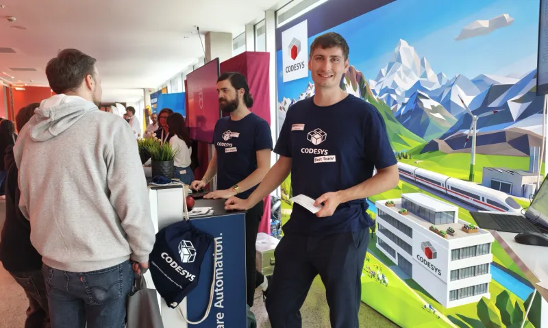 Aussteller und Besuchende auf der Hochschulmesse