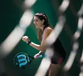 Padel-Spielerin