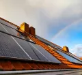 Auf deutlich mehr Dächern in Kempten soll  künftig Solarstrom produziert werden Foto: unsplash, Joshua Bowers