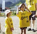 2 Kinder in Trikots für den Lauf der guten Hoffnung