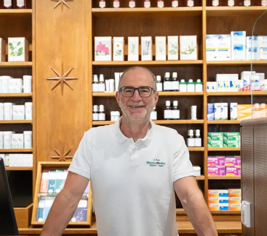 Dietmar Wolz in der Bahnhofsapotheke