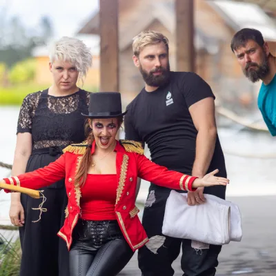 4 Aufguss-Master in Kostümen