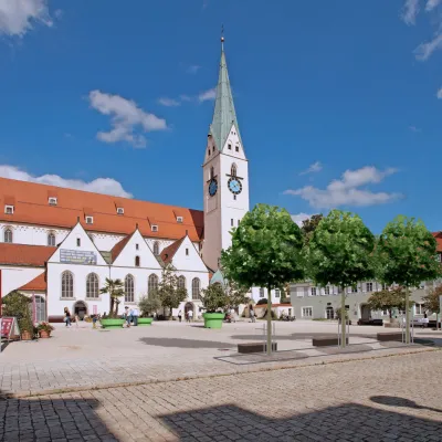 Animation vom St.-Mang-Platz mit neuem Baumbestand
