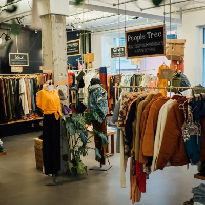 Im Allgäu Fair Fashion Store in der Zwingerstraße gibt es nachhaltige Kleidung und faire Beratung