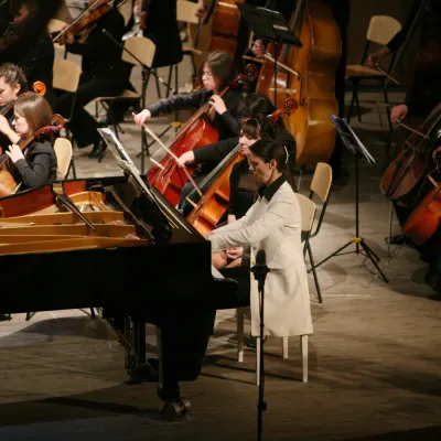 Pianistin Nataliya Tkachenko während eines Konzertauftritts