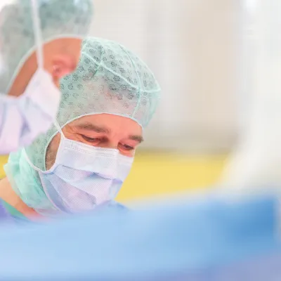 Das Cancer Center Kempten-Allgäu (CCKA) vereint unter seinem Dach neun zertifizierte Organkrebszentren, die Teams arbeiten Hand in Hand