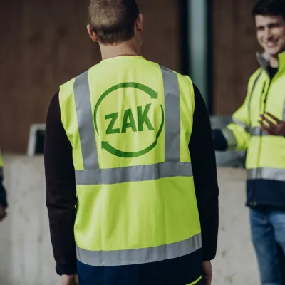 3 Männer in ZAK-Sicherheitswesten