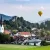 Aufnahme von Sulzberg, im Hintergrund fliegt ein Heißluftballon